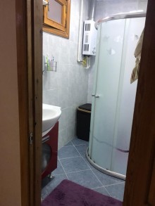 Satılır Köhnə Tikili, Binəqədi.r, 7-ci mikrorayon, Azadlıq.m-10