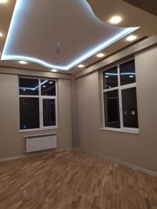 Satılır Yeni Tikili, Binəqədi.r, 8-ci mikrorayon, Azadlıq.m-3