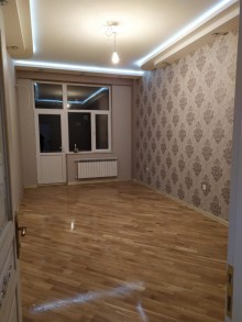 Satılır Yeni Tikili, Binəqədi.r, 8-ci mikrorayon, Azadlıq.m-5
