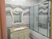 Satılır Yeni Tikili, Binəqədi.r, 8-ci mikrorayon, Azadlıq.m-9