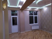 Satılır Yeni Tikili, Binəqədi.r, 8-ci mikrorayon, Azadlıq.m-13