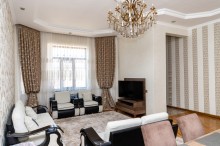 aeraport yoluna yaxin temirli ev satilir, -4
