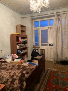 Satılır Köhnə Tikili, Səbail.r, İçərişəhər.m-9