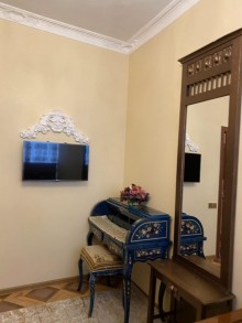 Satılır Köhnə Tikili, Nəsimi.r, 28 May.m-9