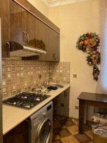 Satılır Köhnə Tikili, Nəsimi.r, 28 May.m-15