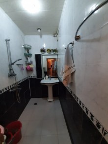 Satılır Köhnə Tikili, Binəqədi.r, 8-ci mikrorayon, Azadlıq.m-4