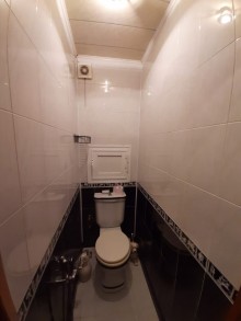 Satılır Köhnə Tikili, Binəqədi.r, 8-ci mikrorayon, Azadlıq.m-5