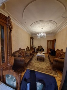 Satılır Köhnə Tikili, Binəqədi.r, 8-ci mikrorayon, Azadlıq.m-6