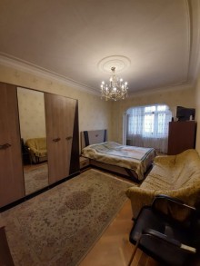 Satılır Köhnə Tikili, Binəqədi.r, 8-ci mikrorayon, Azadlıq.m-9