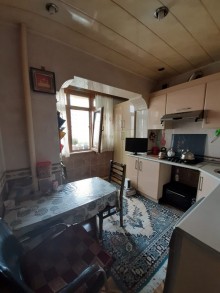 Satılır Köhnə Tikili, Binəqədi.r, 8-ci mikrorayon, Azadlıq.m-13
