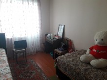 Satılır Köhnə Tikili, Binəqədi.r, 8-ci mikrorayon, Azadlıq.m-2