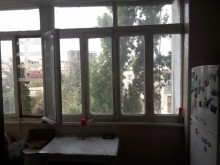 Satılır Köhnə Tikili, Binəqədi.r, 8-ci mikrorayon, Azadlıq.m-6