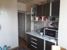 Satılır Köhnə Tikili, Binəqədi.r, 8-ci mikrorayon, Azadlıq.m-7