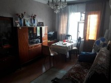 Satılır Köhnə Tikili, Binəqədi.r, 8-ci mikrorayon, Azadlıq.m-10