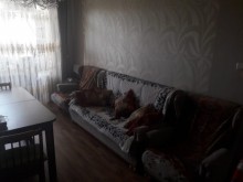 Satılır Köhnə Tikili, Binəqədi.r, 8-ci mikrorayon, Azadlıq.m-11