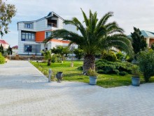 Mərdəkan qəsəbəsində müasir üslubda tikilmiş, 3 mərtəbəli bağ evi, -1