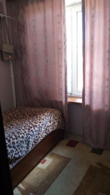 Satılır Köhnə Tikili, Binəqədi.r, 8-ci mikrorayon, Gənclik.m-4