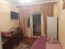 Satılır Köhnə Tikili, Binəqədi.r, 6-cı mikrorayon, Memar Əcəmi.m-2