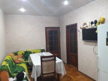 Satılır Köhnə Tikili, Binəqədi.r, 8-ci mikrorayon, Azadlıq.m-1