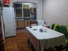 Satılır Köhnə Tikili, Binəqədi.r, 8-ci mikrorayon, Azadlıq.m-2