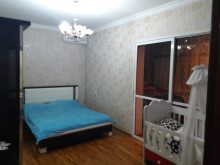 Satılır Köhnə Tikili, Binəqədi.r, 8-ci mikrorayon, Azadlıq.m-4