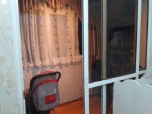 Satılır Köhnə Tikili, Binəqədi.r, 8-ci mikrorayon, Azadlıq.m-7