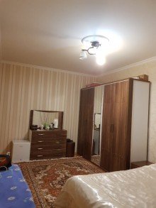 Satılır Köhnə Tikili, Binəqədi.r, 7-ci mikrorayon, Azadlıq.m-4
