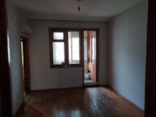 Satılır Köhnə Tikili, Nəsimi.r, 5-ci mikrorayon, Memar Əcəmi.m-1