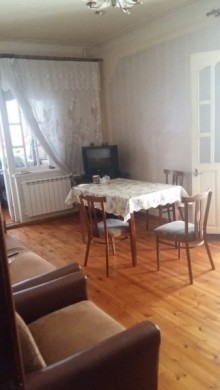 Satılır Köhnə Tikili, Binəqədi.r, 8-ci mikrorayon, Azadlıq.m-4