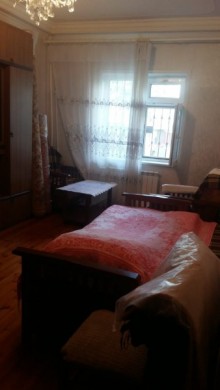 Satılır Köhnə Tikili, Binəqədi.r, 8-ci mikrorayon, Azadlıq.m-9