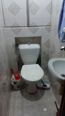 Satılır Köhnə Tikili, Binəqədi.r, 8-ci mikrorayon, Azadlıq.m-13