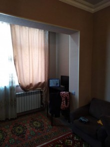 Satılır Köhnə Tikili, Binəqədi.r, 8-ci mikrorayon, Azadlıq.m-7
