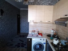 Satılır Köhnə Tikili, Binəqədi.r, 8-ci mikrorayon, Azadlıq.m-10
