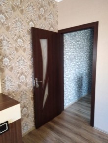 Satılır Köhnə Tikili, Binəqədi.r, 8-ci mikrorayon, Azadlıq.m-13