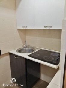 Satılır Köhnə Tikili, Binəqədi.r, 6-cı mikrorayon, Nəsimi.m-5