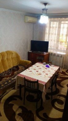 Satılır Köhnə Tikili, Binəqədi.r, 8-ci mikrorayon, Gənclik.m-7