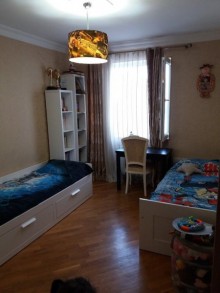 Satılır Köhnə Tikili, Səbail.r, İçərişəhər.m-11