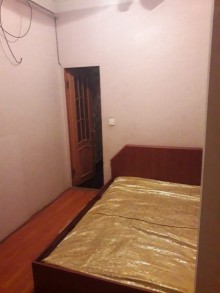 Satılır Köhnə Tikili, Binəqədi.r, 7-ci mikrorayon, Azadlıq.m-3