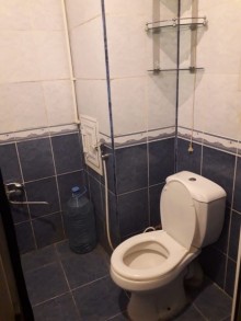 Satılır Köhnə Tikili, Binəqədi.r, 7-ci mikrorayon, Azadlıq.m-10