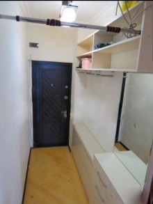 Satılır Köhnə Tikili, Binəqədi.r, 8-ci mikrorayon, Azadlıq.m-5