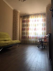 Satılır Yeni Tikili, Nəsimi.r, 28 May.m-8