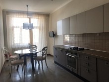 Satılır Yeni Tikili, Nəsimi.r, 28 May.m-9
