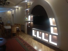 Satılır Yeni Tikili, Binəqədi.r, 8-ci mikrorayon, Azadlıq.m-3
