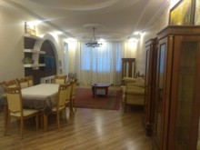 Satılır Yeni Tikili, Binəqədi.r, 8-ci mikrorayon, Azadlıq.m-10