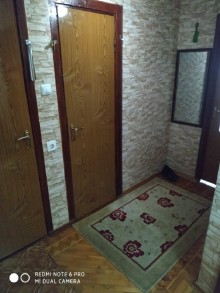 Satılır Köhnə Tikili, Binəqədi.r, 8-ci mikrorayon, Azadlıq.m-9