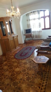 Satılır Köhnə Tikili, Binəqədi.r, 8-ci mikrorayon, Azadlıq.m-2