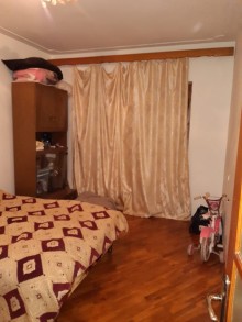 Satılır Köhnə Tikili, Binəqədi.r, 8-ci mikrorayon, Azadlıq.m-4