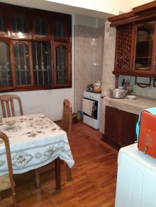 Satılır Köhnə Tikili, Binəqədi.r, 8-ci mikrorayon, Azadlıq.m-5