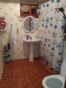 Satılır Köhnə Tikili, Binəqədi.r, 8-ci mikrorayon, Azadlıq.m-6