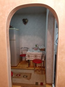 Satılır Köhnə Tikili, Binəqədi.r, 7-ci mikrorayon, Dərnəgül.m-7